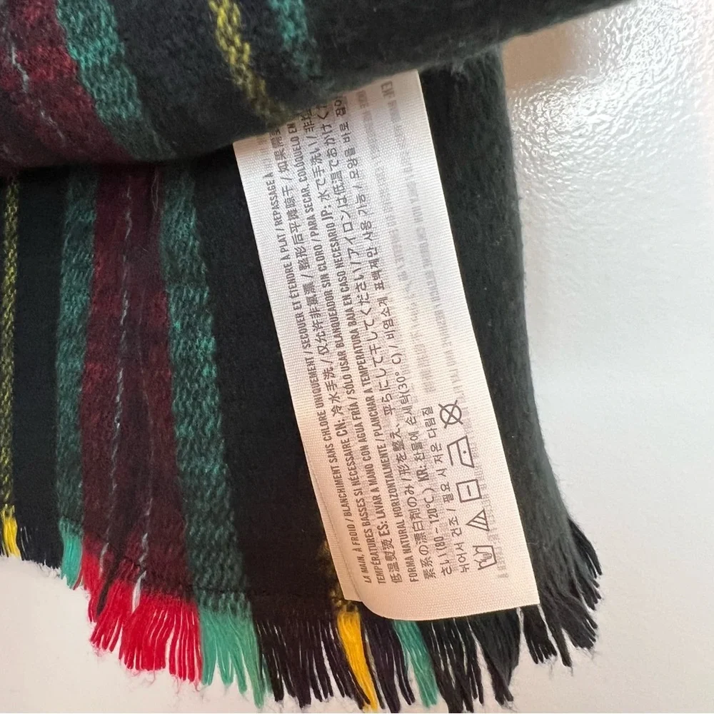 Abercrombie & Fitch Women Men Plaid Red Green Black Scarf BNWOT 23”W x 66”L